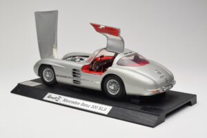 Mercedes 300 SLR Srebrna Revell 1:12 08851 Kovina – slika 5 od 8
