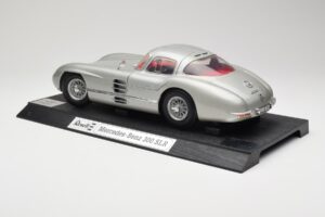 Mercedes 300 SLR Srebrna Revell 1:12 08851 Kovina – slika 7 od 8