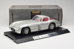 Mercedes 300 SLR Srebrna Revell 1:12 08851 Kovina – slika 8 od 8