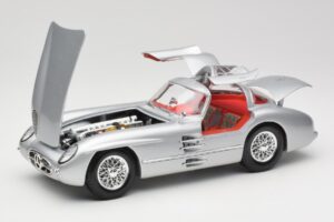 Mercedes 300 SLR Uhlenhaut Coupe Srebrn Maisto 1:18 36898 Kovina – slika 2 od 8