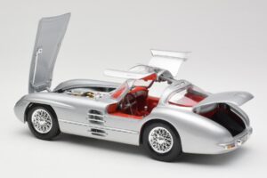 Mercedes 300 SLR Uhlenhaut Coupe Srebrn Maisto 1:18 36898 Kovina – slika 5 od 8