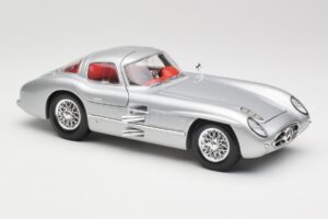 Mercedes 300 SLR Uhlenhaut Coupe Srebrn Maisto 1:18 36898 Kovina – slika 6 od 8