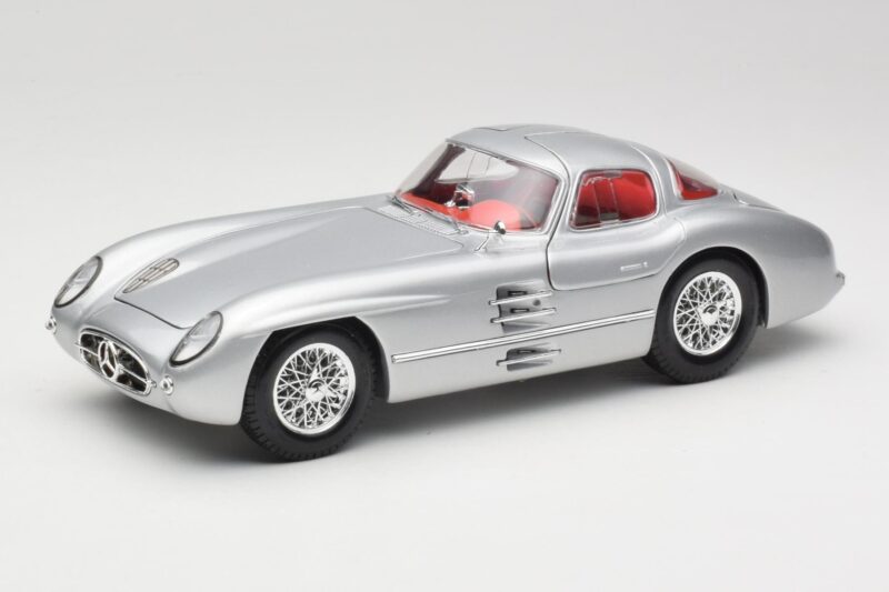 Mercedes 300 SLR Uhlenhaut Coupe Srebrn Maisto 1:18 36898 Kovina
