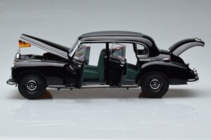 Mercedes 300 W186 Konrad Adenauer Norev 1:18 183707 Kovina – slika 4 od 9