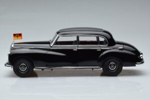 Mercedes 300 W186 Konrad Adenauer Norev 1:18 183707 Kovina – slika 5 od 9