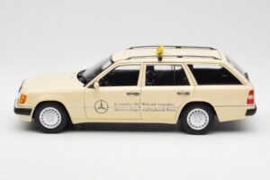 Mercedes 300D S124 T-Model Svetlo Slonokoščena Taxi Dealer Edition Norev 1:18 B66040702 Kovina – slika 4 od 8