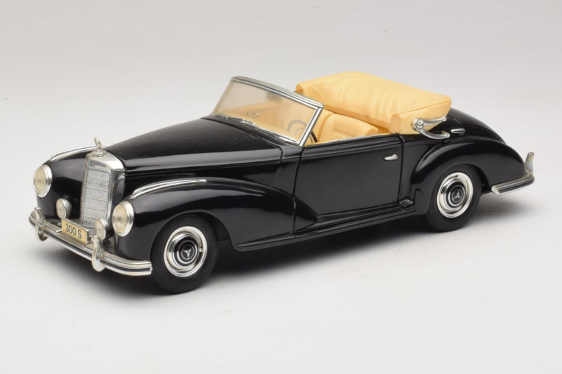 Mercedes 300S Črna Maisto 1:18 52116-P1 Kovina