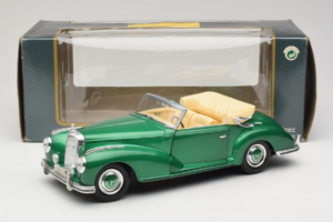 Mercedes 300S Cabriolet Green Metallic Maisto 1:18 52116 Kovina – slika 7 od 7