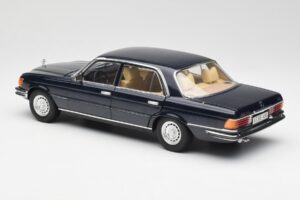 Mercedes 450 SEL 6.9 W116 Temnomodra Revell 1:18 8956 Kovina – slika 7 od 8