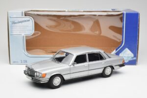 Mercedes 450 SEL 6.9 W116 Srebrna Revell 1:18 8955 Kovina – slika 8 od 8