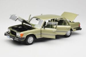 Mercedes 450 SEL W116 J.R. Ewing Dallas Srebrno Zelena Norev 1:18 183975 Kovina – slika 2 od 8