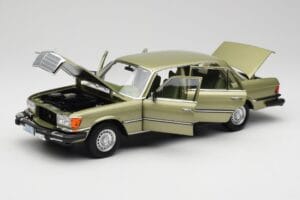 Mercedes 450 SEL W116 J.R. Ewing Dallas Srebrno Zelena Norev 1:18 183975 Kovina – slika 3 od 8
