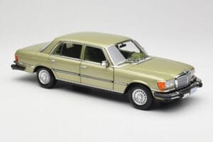 Mercedes 450 SEL W116 J.R. Ewing Dallas Srebrno Zelena Norev 1:18 183975 Kovina – slika 4 od 8