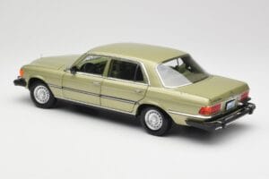 Mercedes 450 SEL W116 J.R. Ewing Dallas Srebrno Zelena Norev 1:18 183975 Kovina – slika 6 od 8
