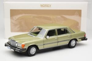 Mercedes 450 SEL W116 J.R. Ewing Dallas Srebrno Zelena Norev 1:18 183975 Kovina – slika 8 od 8