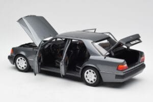 Mercedes 500 E W124 Pearl Siv Norev 1:18 183946 Kovina – slika 5 od 8