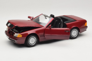 Mercedes 500 SL R129 Temno Rdeč Revell 1:18 8801 Kovina – slika 2 od 8