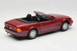 Mercedes 500 SL R129 Temno Rdeč Revell 1:18 8801 Kovina – slika 3 od 8