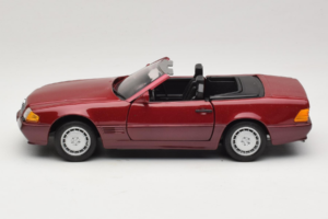 Mercedes 500 SL R129 Temno Rdeč Revell 1:18 8801 Kovina – slika 4 od 8