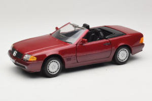 Mercedes 500 SL R129 Temno Rdeč Revell 1:18 8801 Kovina