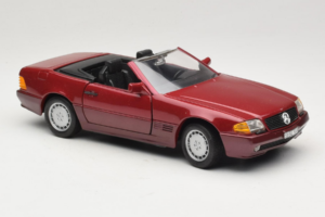 Mercedes 500 SL R129 Temno Rdeč Revell 1:18 8801 Kovina – slika 6 od 8