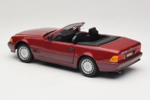 Mercedes 500 SL R129 Temno Rdeč Revell 1:18 8801 Kovina – slika 7 od 8