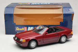 Mercedes 500 SL R129 Temno Rdeč Revell 1:18 8801 Kovina – slika 8 od 8