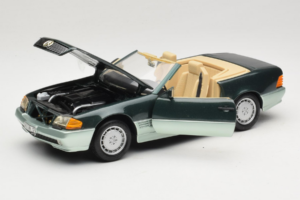 Mercedes 500 SL R129 Srebrno Zelen Revell 1:18 8802 Kovina – slika 2 od 8