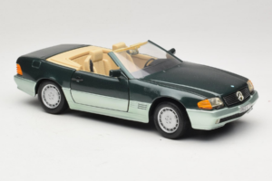 Mercedes 500 SL R129 Srebrno Zelen Revell 1:18 8802 Kovina – slika 6 od 8