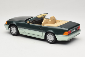 Mercedes 500 SL R129 Srebrno Zelen Revell 1:18 8802 Kovina – slika 7 od 8