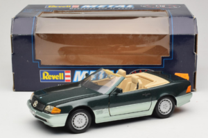 Mercedes 500 SL R129 Srebrno Zelen Revell 1:18 8802 Kovina – slika 8 od 8
