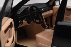Mercedes 500E W124 Črn Omejena Serija Norev 1:18 183949 Kovina – slika 11 od 12