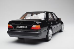 Mercedes 500E W124 Črn Omejena Serija Norev 1:18 183949 Kovina – slika 10 od 12