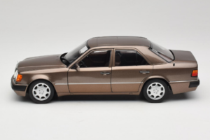 Mercedes 500E W124 Impala Metallic Norev 1:18 183954 Kovina – slika 4 od 8