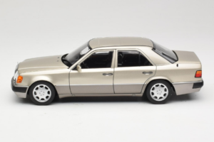 Mercedes 500E W124 Smoke Silver Prodajalska Izdaja Norev 1:18 B66040724 Kovina – slika 4 od 8