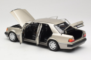 Mercedes 500E W124 Smoke Silver Prodajalska Izdaja Norev 1:18 B66040724 Kovina – slika 5 od 8