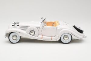 Mercedes 500K Special Roadster Bel Premiere Edition Maisto 1:18 536055 Kovina – slika 4 od 8