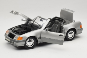 Mercedes 500SL R129 Srebrn Tchibo 1:18 TC001 Kovina – slika 2 od 8
