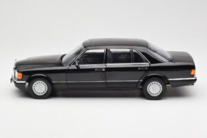 Mercedes 560 SEL W126 Črn Dealer Edition Norev 1:18 B66040599 Kovina – slika 4 od 8
