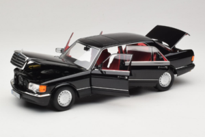 Mercedes 560 SEL W126 Črn Z Rdečo Notranjostjo Norev 1:18 183788 Kovina – slika 8 od 8