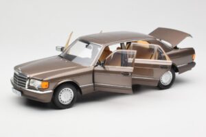 Mercedes 560 SEL W126 Impala Rjav Dealer Edition Norev 1:18 B66040646 Kovina – slika 2 od 8