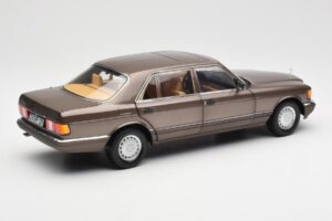 Mercedes 560 SEL W126 Impala Rjav Dealer Edition Norev 1:18 B66040646 Kovina – slika 3 od 8