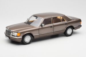 Mercedes 560 SEL W126 Impala Rjav Dealer Edition Norev 1:18 B66040646 Kovina