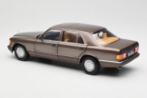 Mercedes 560 SEL W126 Impala Rjav Dealer Edition Norev 1:18 B66040646 Kovina – slika 7 od 8