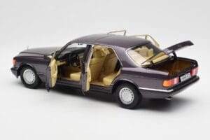 Mercedes 560 SEL W126 Vijolična Metallic Norev 1:18 183544 Kovina – slika 5 od 8
