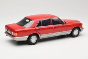 Mercedes 560 SEL W126 Rdeč Norev 1:18 183463 Kovina – slika 3 od 8