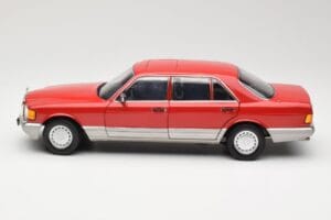 Mercedes 560 SEL W126 Rdeč Norev 1:18 183463 Kovina – slika 4 od 8