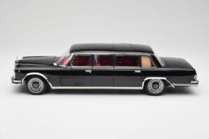 Mercedes 600 Pullman W100 Črn NZG 1:18 1071/50 Kovina – slika 4 od 8