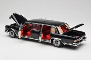 Mercedes 600 Pullman W100 Črn NZG 1:18 1071/50 Kovina – slika 5 od 8