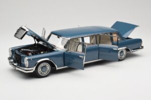 Mercedes 600 Pullman W100 Modra NZG 1:18 B66040707 Kovina – slika 2 od 8